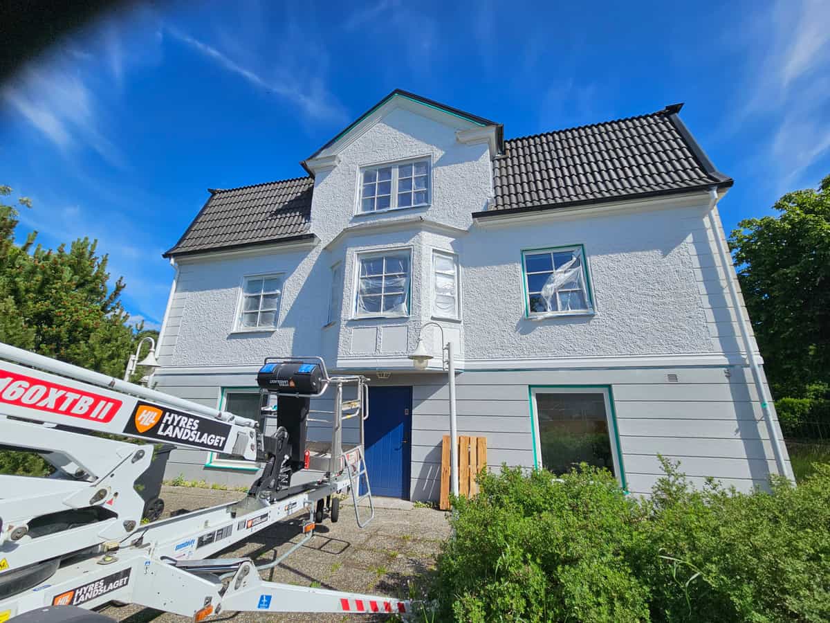 Fasadrenovering i Borås - putsning och målning av husfasad